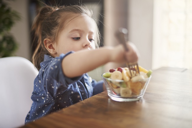Alimentation: faut-il limiter le grignotage chez l’enfant?