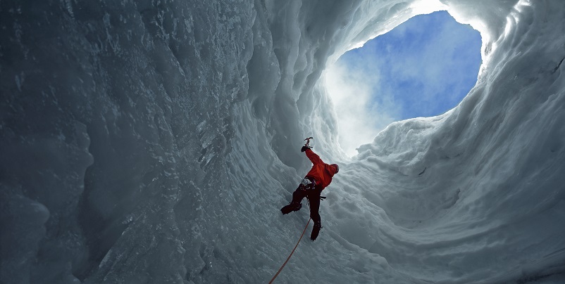 Petit guide 101 pour s’initier à l’escalade de glace
