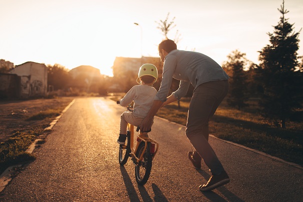 Cinq sports extérieurs à pratiquer avec vos enfants au printemps