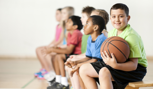 Comment obtenir plus d’activité physique à l’école de votre enfant?
