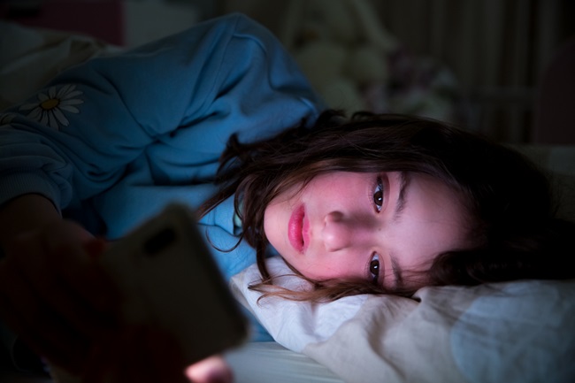 Écrans et sommeil des adolescents: 2 pratiques à éviter